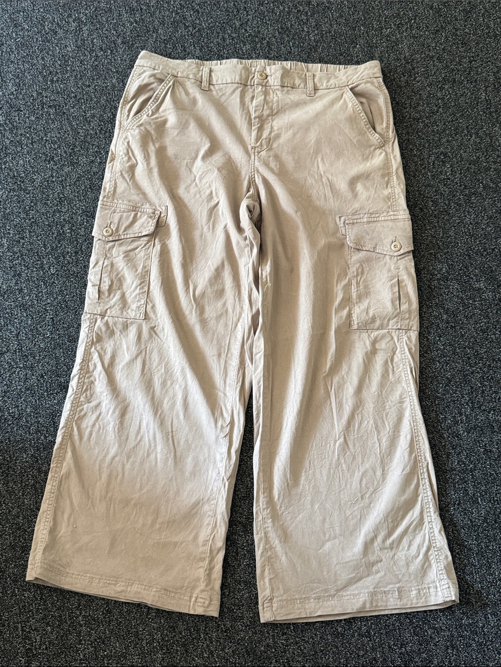 American Eagle Mid-Rise Baggy Wide Leg Khakis - 16